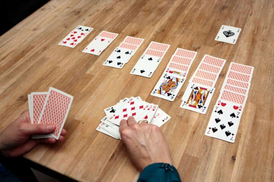 Microsoft Solitaire stuck loading