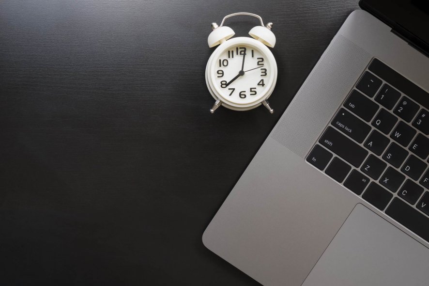 Set alarm in Windows 10