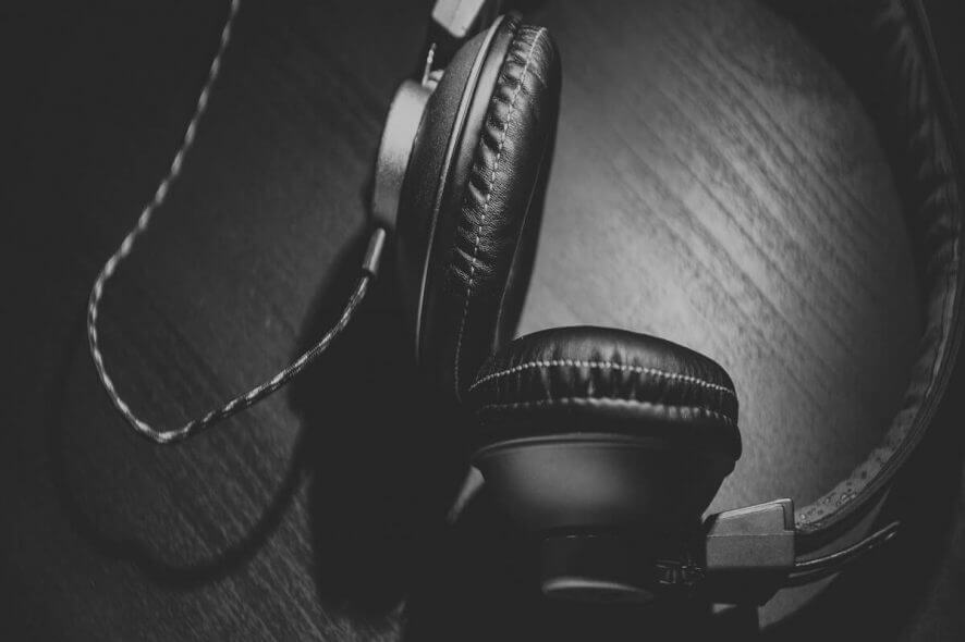 How to use two USB headphones at once on windows 10