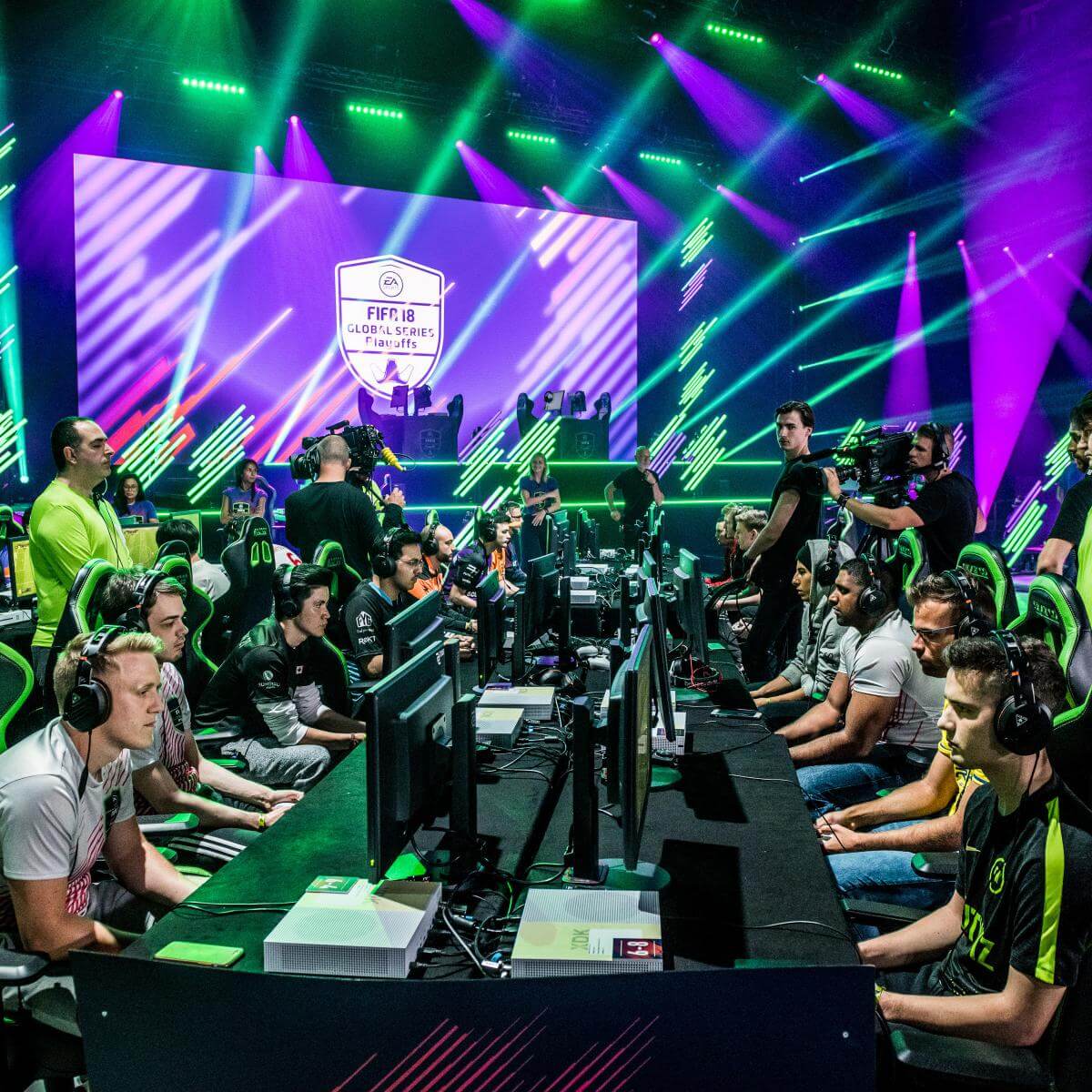 Gamers LAN - featured games over virtual LAN