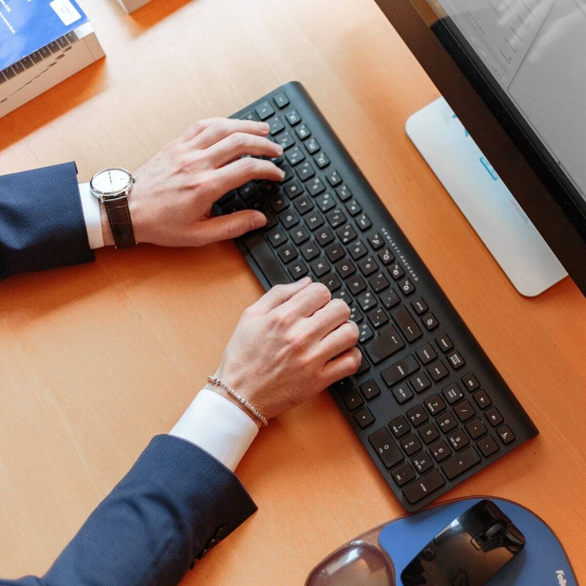 Windows update standalone installer stuck at searching for updates