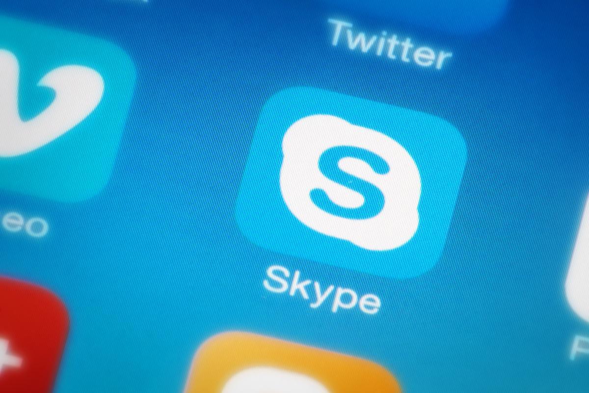 how do i stop skype from automatically signing me in?