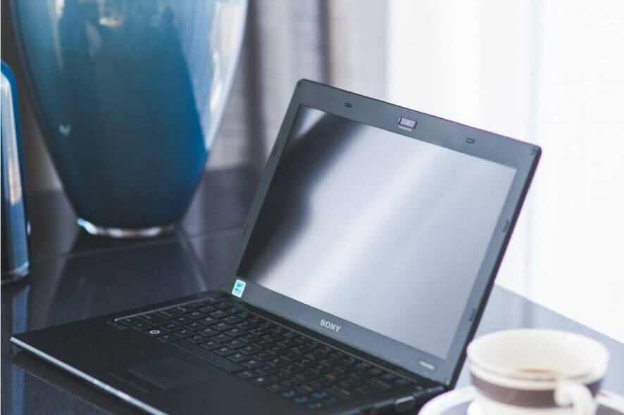 Gog how to install games with GOG galaxy - laptop on table