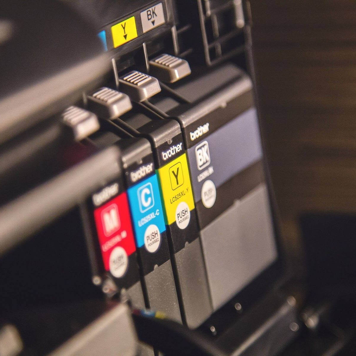Wireless printer with cheap ink - Ink cartridge close-up