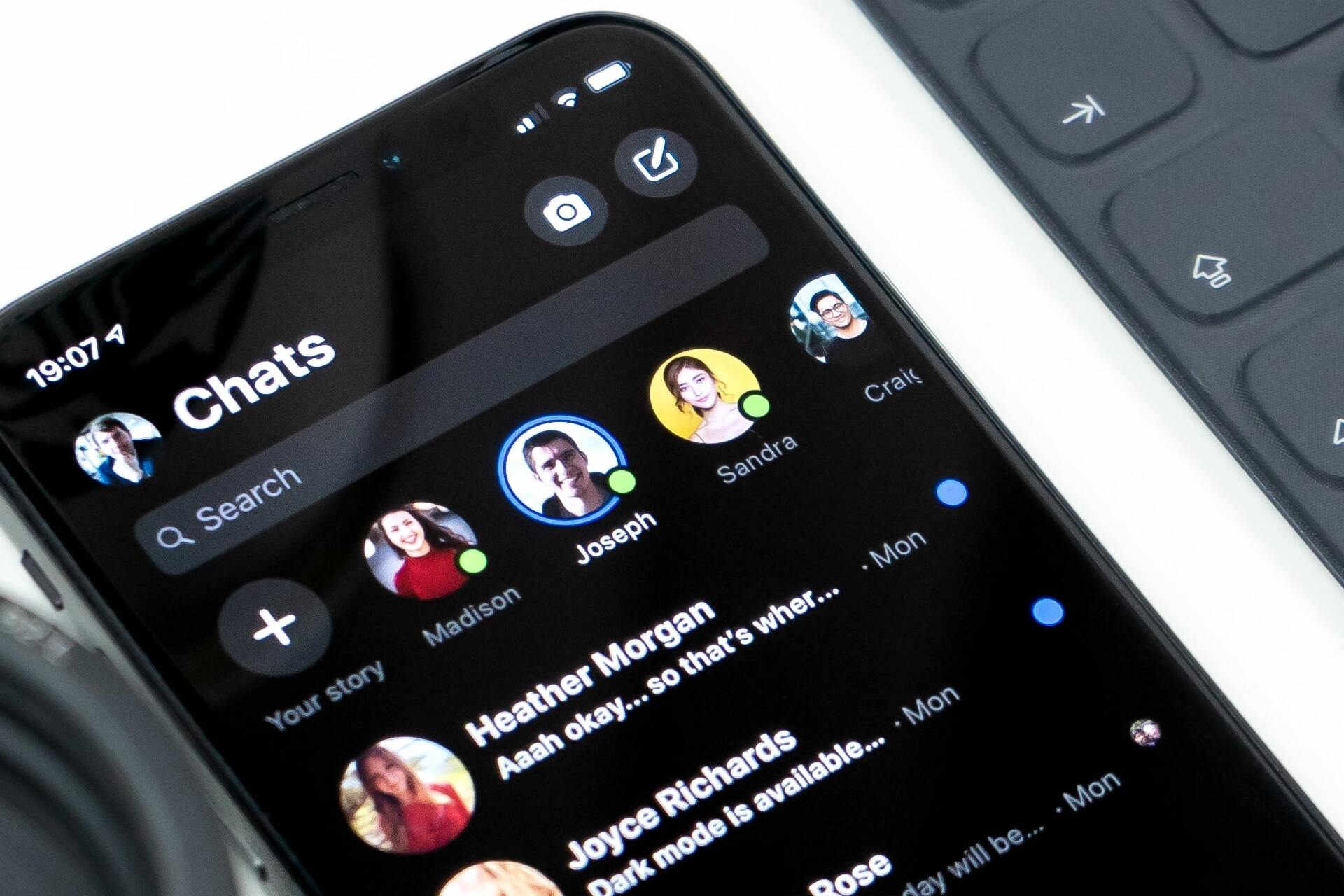 if someone blocked you on messenger can you still see when they are online