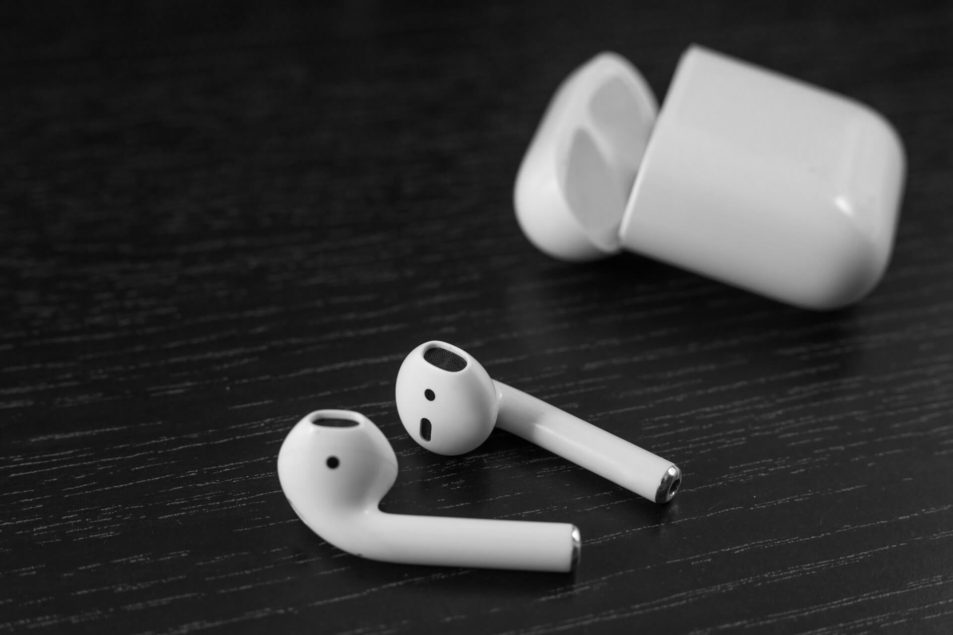 AirPods microphone not working