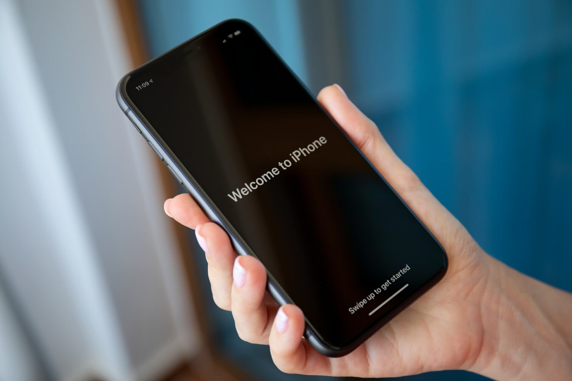 ios black screen on app startup