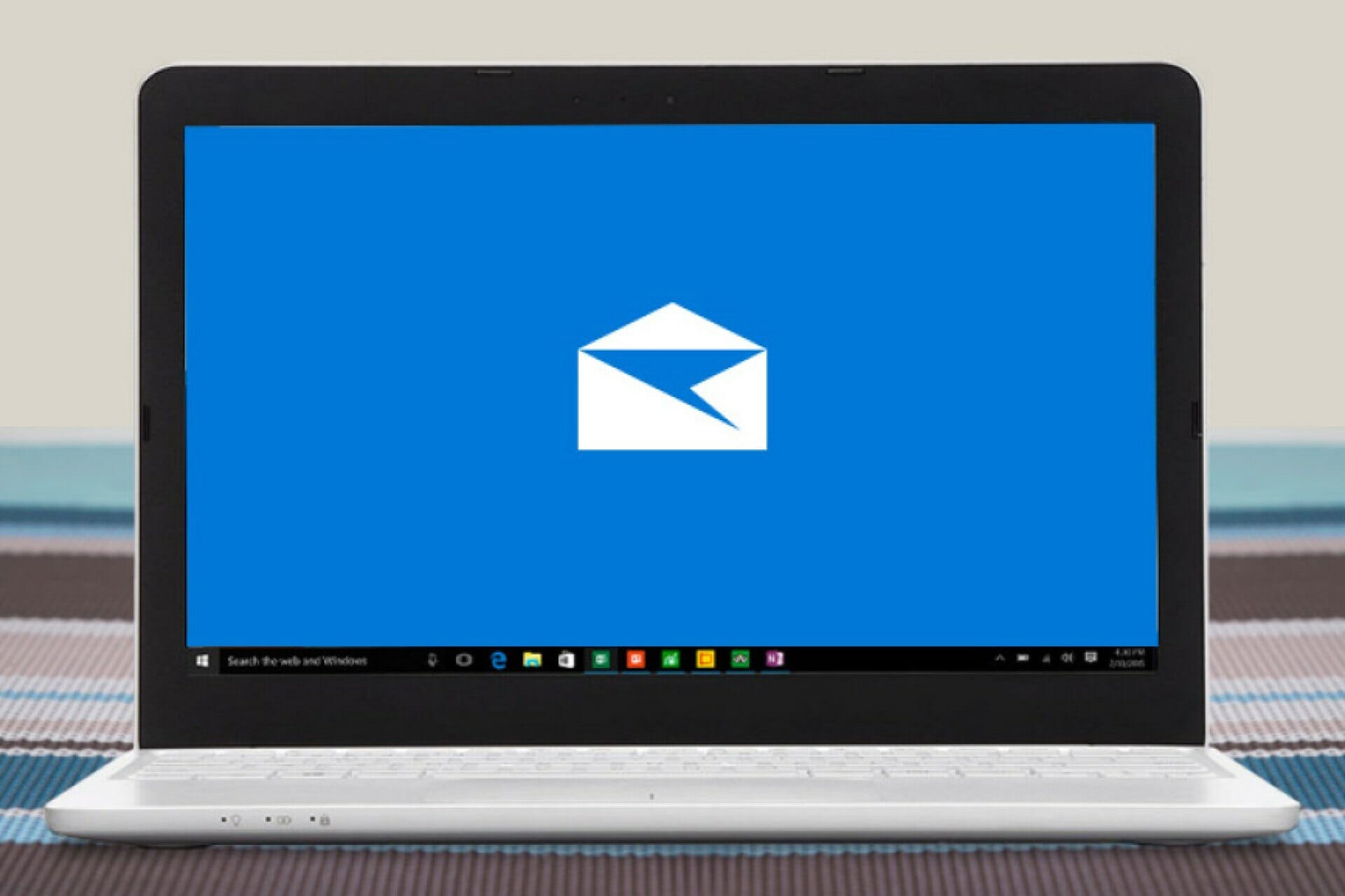 windows mail app pinned to taskbar