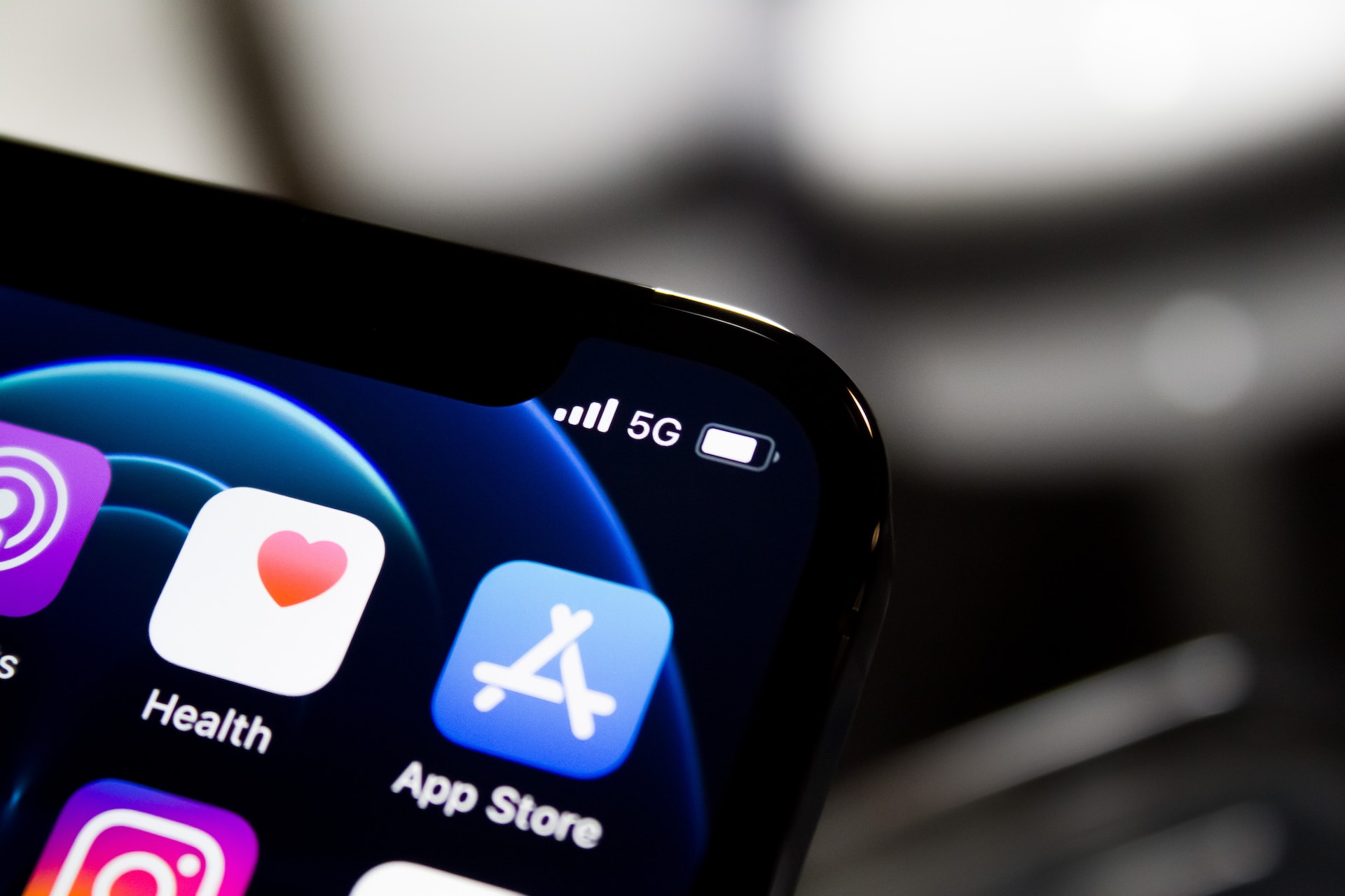 microsoft criticizes apple download