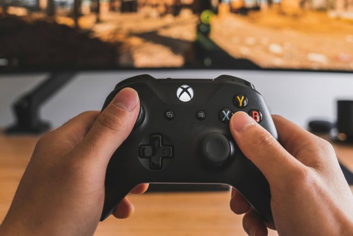 A fully native Xbox handheld console is in the works, industry insider claims