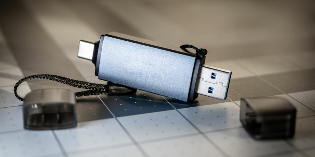 eliminar virus acceso directo usb
